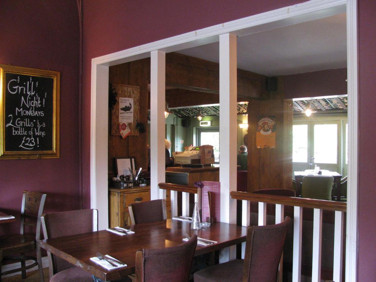 Oak Inn Upton Snodsbury ภายนอก รูปภาพ
